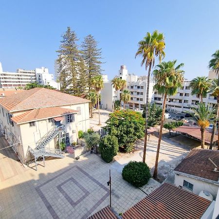 Appartement Seaside Elegance Retreat à Larnaca Extérieur photo