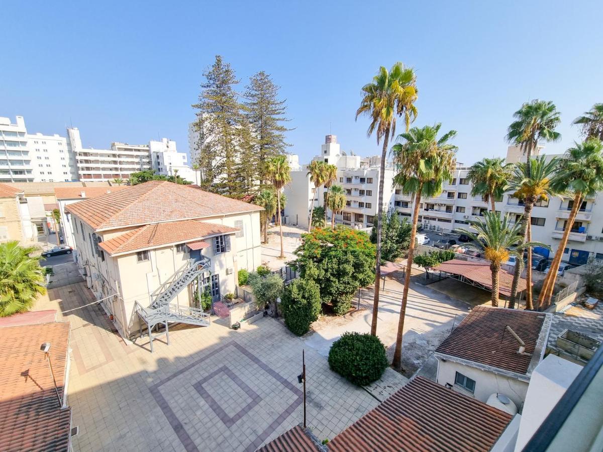 Appartement Seaside Elegance Retreat à Larnaca Extérieur photo